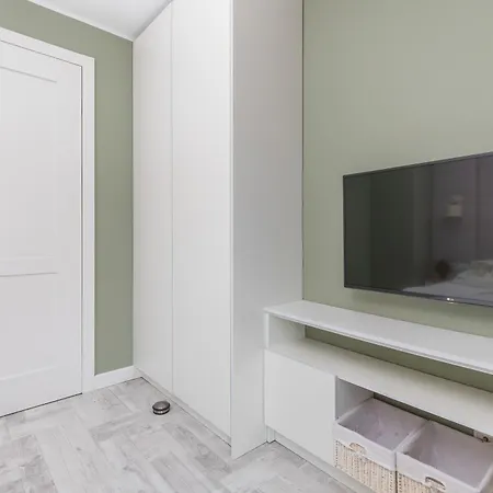 Modern In Center Near The River With Parking By Renters *