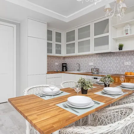 Modern In Center Near The River With Parking By Renters Apartament