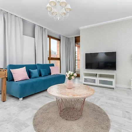 Modern In Center Near The River With Parking By Renters Apartament *