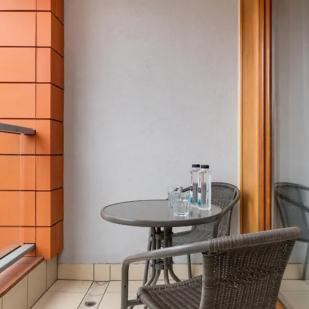 Modern In Center Near The River With Parking By Renters Apartament